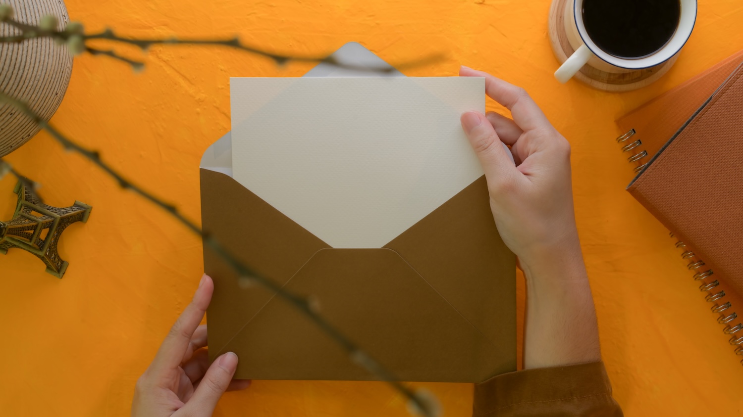 Sending a wedding rsvp in an envelope